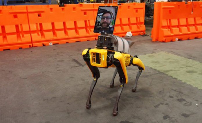 Boston Dynamics’in Robot Köpeği SpotMini, Doktorlara Yardım Etmeye Başladı