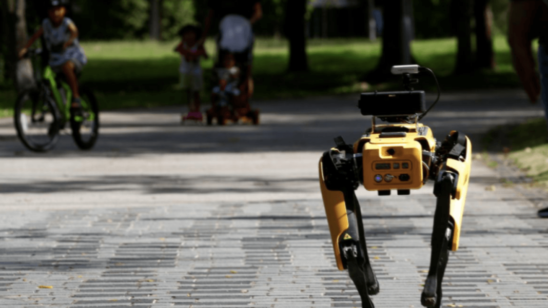 Ford Boston Dynamics'in Spot robotlarini kullanmaya basladi