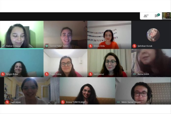 PAu Tasarim Toplulugundan cevrimici calistay