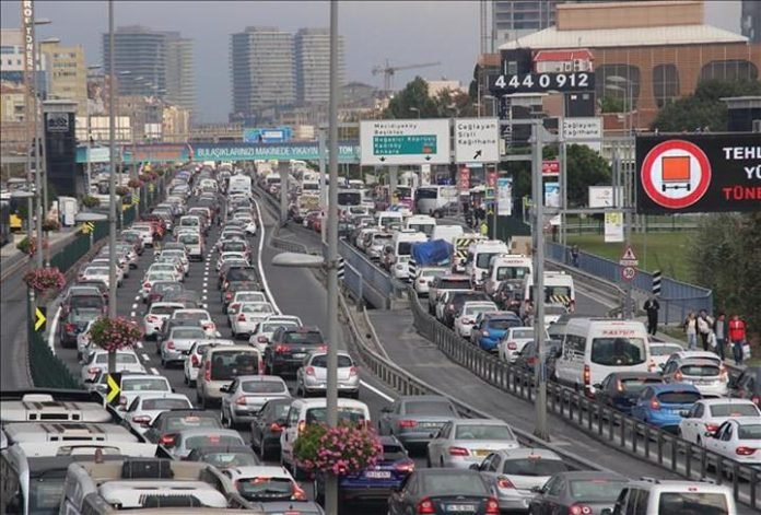 Google Haritalar, trafik sıkışıklıklarını daha oluşmadan tahmin edebilecek hale geliyor