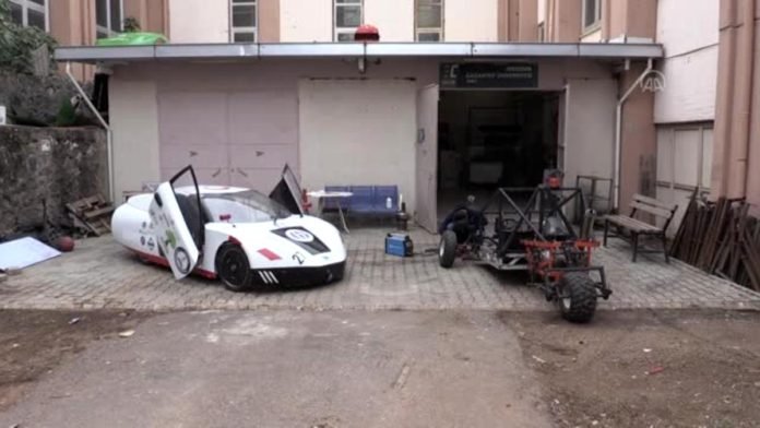 Gaziantep Üniversitesi Öğrencileri, Yanan Otomobilin Yerine Yenisini Geliştiriyor