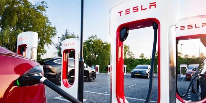 Tesla, dünyanın en büyük Supercharger istasyonunu ABD’de hizmete soktu Tesla, dünyanın en büyük Supercharger istasyonunu ABD’de hizmete soktu