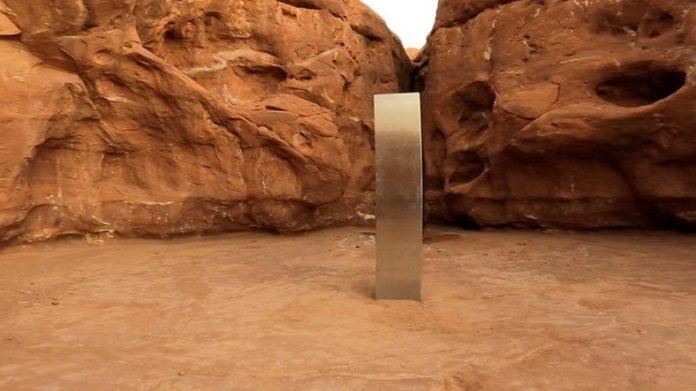 Bir Şirket, Ortadan Kaybolan Gizemli Monoliti Bulana 10 Bin Dolar Ödeyecek Bir Şirket, Ortadan Kaybolan Gizemli Monoliti Bulana 10 Bin Dolar Ödeyecek