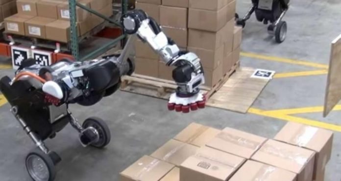 Boston Dynamics, Koli Taşıma İşini Tertemiz Yapan Yeni Robotu Stretch'i Tanıttı Boston Dynamics, Koli Taşıma İşini Tertemiz Yapan Yeni Robotu Stretch'i Tanıttı