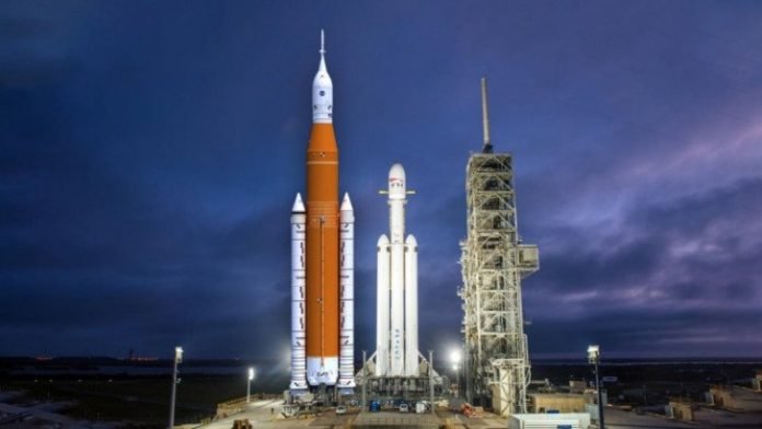 NASA, İnsanlığı Yeniden Ay'a Götürecek SLS'yi Başarıyla Test Etti NASA, İnsanlığı Yeniden Ay'a Götürecek SLS'yi Başarıyla Test Etti