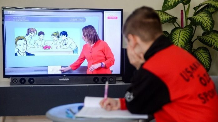 TBMM Başkanı'ndan 'Online Eğitim' Açıklaması: Kalıcı Olarak Devam Edecek