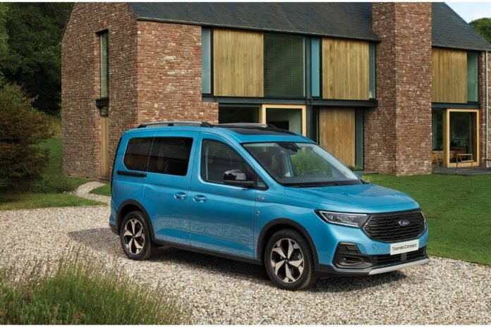 Ford, Hafta Boyu İş, Hafta Sonu Aile Keyfi İçin Yeni Tourneo Connect Aracını Tanıttı