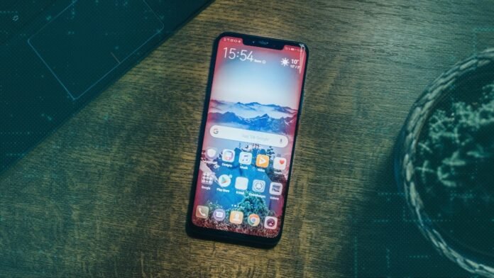 Ses Ve Görüntü Kaydedip Siber Suçlulara Gönderiyor